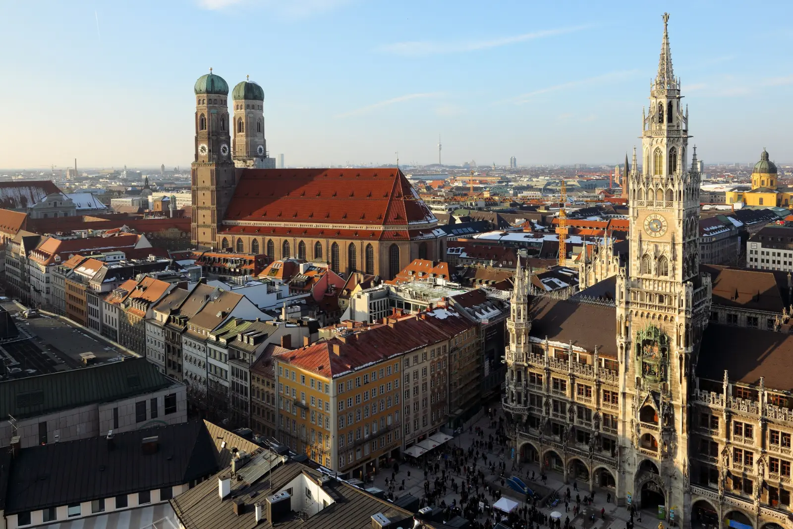 Neues Rathaus am Marienplatz mit Frauenkirche