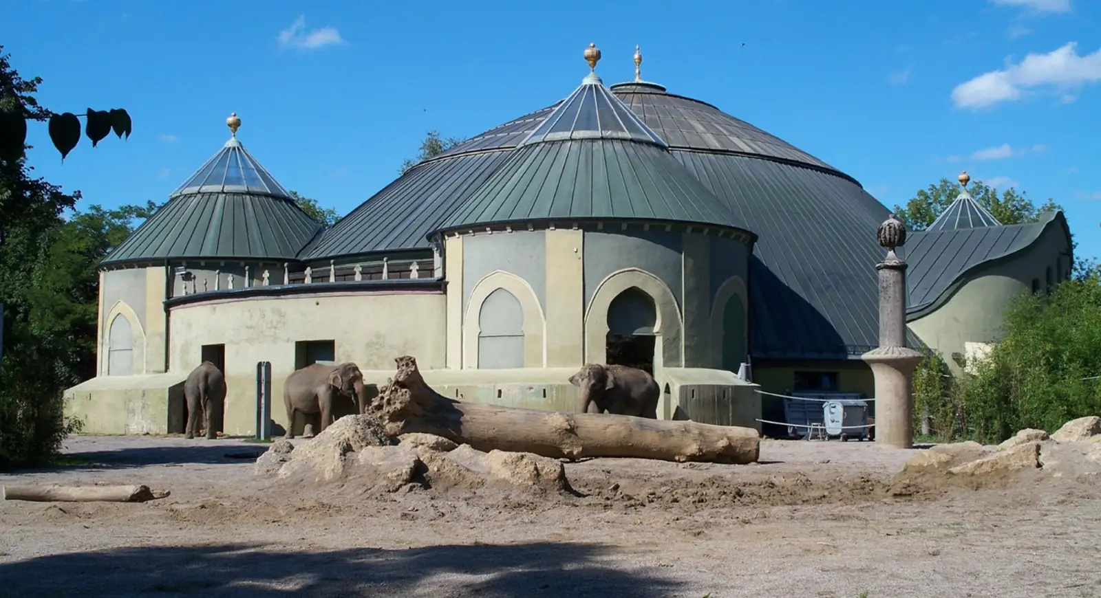 Elefantenhaus im Tierpark Hellabrunn